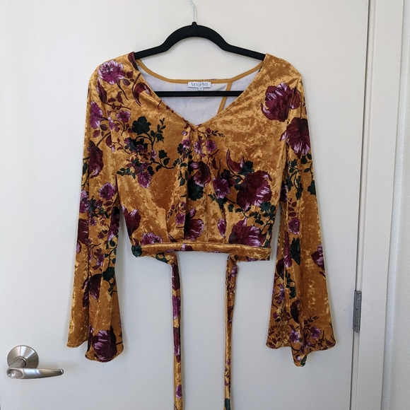 Golden Floral Velvet Tie Back Shirt - Picture 2 of 3